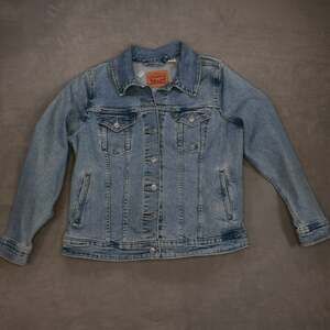 Levi's Women's Denim Trucker Jacket Size 1X Blue Wash Plus Size Classic